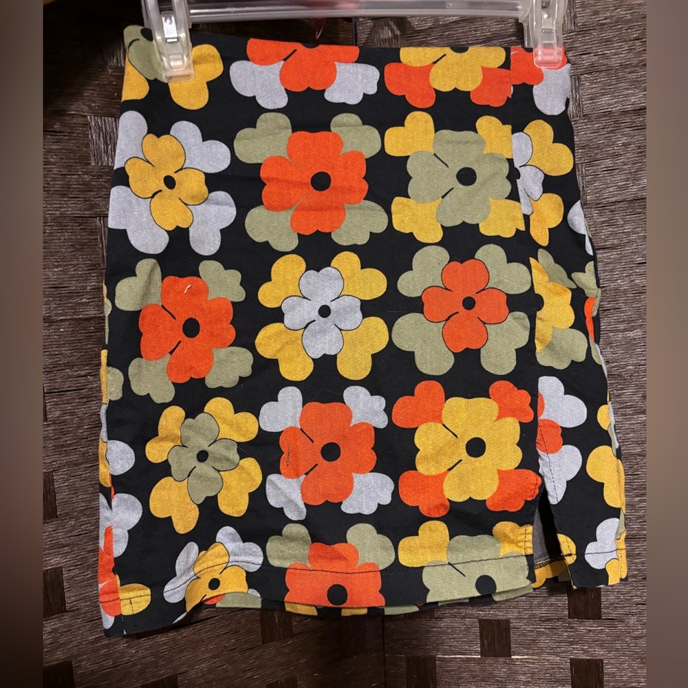 URBAN OUTFITTERS groovy floral print darren notched pelmet mini skirt s-p